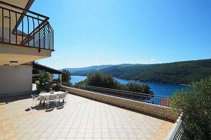 Family Apartment, 3 Bedrooms, Kitchen, Beachside | Terrace/patio