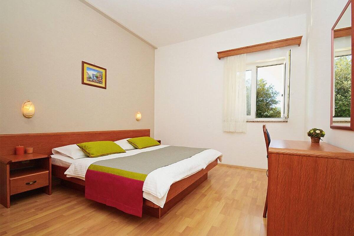 Comfort Apartment, 3 Bedrooms, Balcony, Beachside