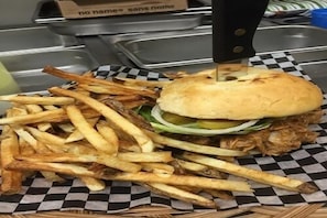 Food and drink - Inn at the Hilton Beach by Elevate Rooms (Hilton Beach)