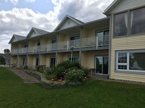 Inn at the Hilton Beach by Elevate Rooms