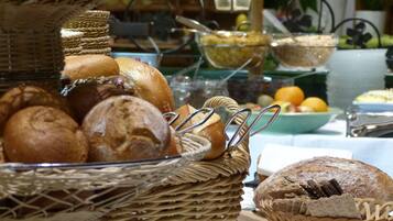 S'hi serveixen esmorzars i sopars