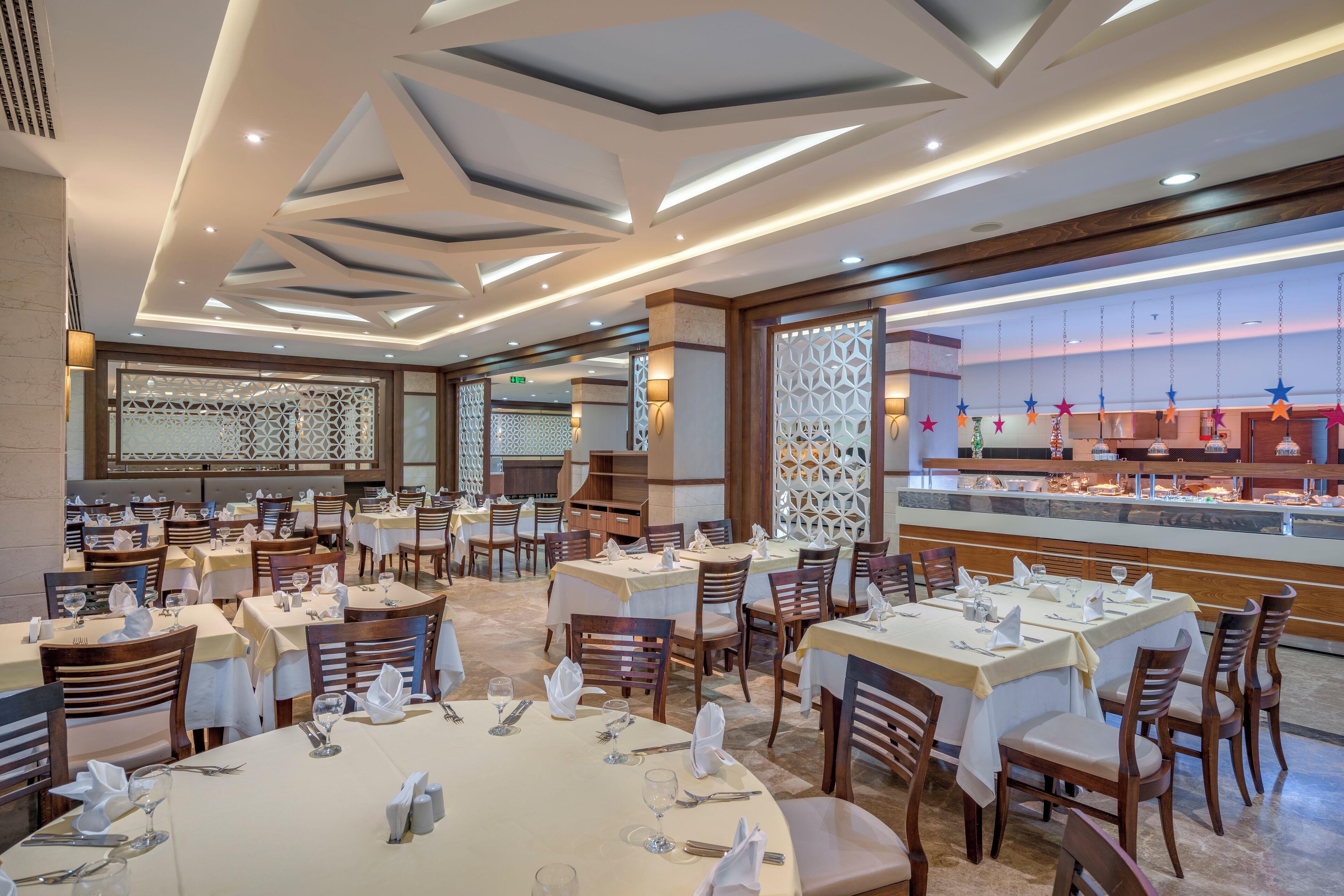 3 restaurants; breakfast, lunch and dinner served 