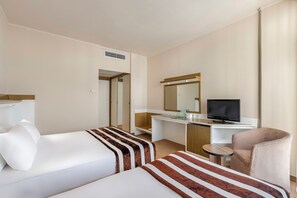 Superior Room | Minibar, in-room safe, laptop workspace, free cots/infant beds - Green Max Hotel (Serik)