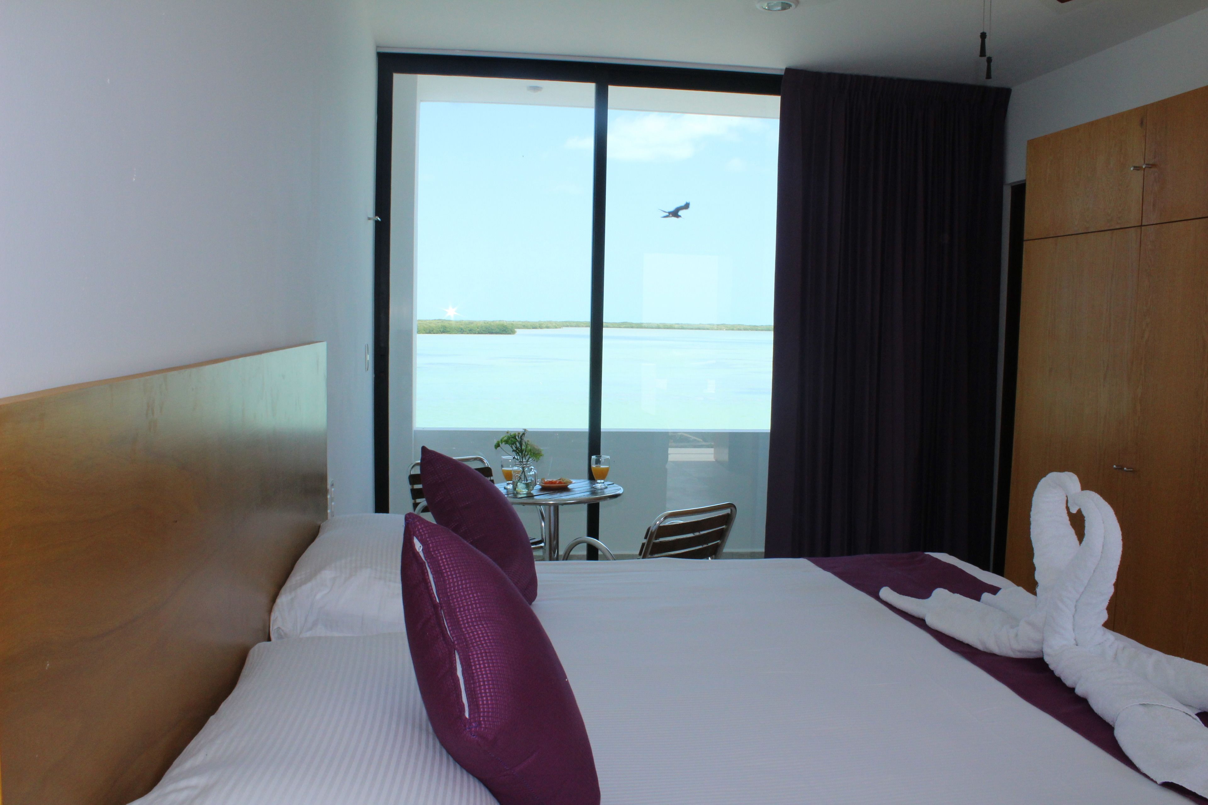 deluxe room, 1 king bed, ocean view, sea facing | in-room safe, desk, free wifi, bed sheets