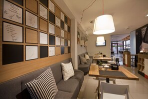 Lobby sitting area - Hotel Link (Tczew)