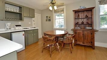 Cottage, 2 Bedrooms | Private kitchen | Fridge, microwave, stovetop, coffee/tea maker