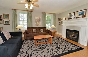 Cottage, 2 Bedrooms | Living room | Flat-screen TV, fireplace, DVD player - The Court House Cottage (Niagara-on-the-Lake)