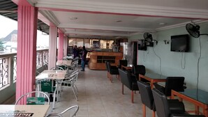 3 bars/lounges - Semper Diamond Lodge (Lagos)