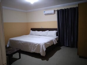 Room - Semper Diamond Lodge (Lagos)