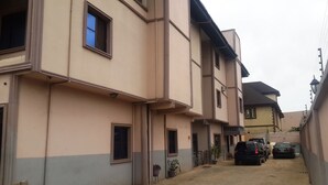 Property grounds - Semper Diamond Lodge (Lagos)