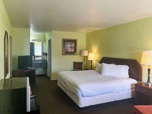 Desk, bed sheets - Motel 6 Tulia, TX (Tulia)