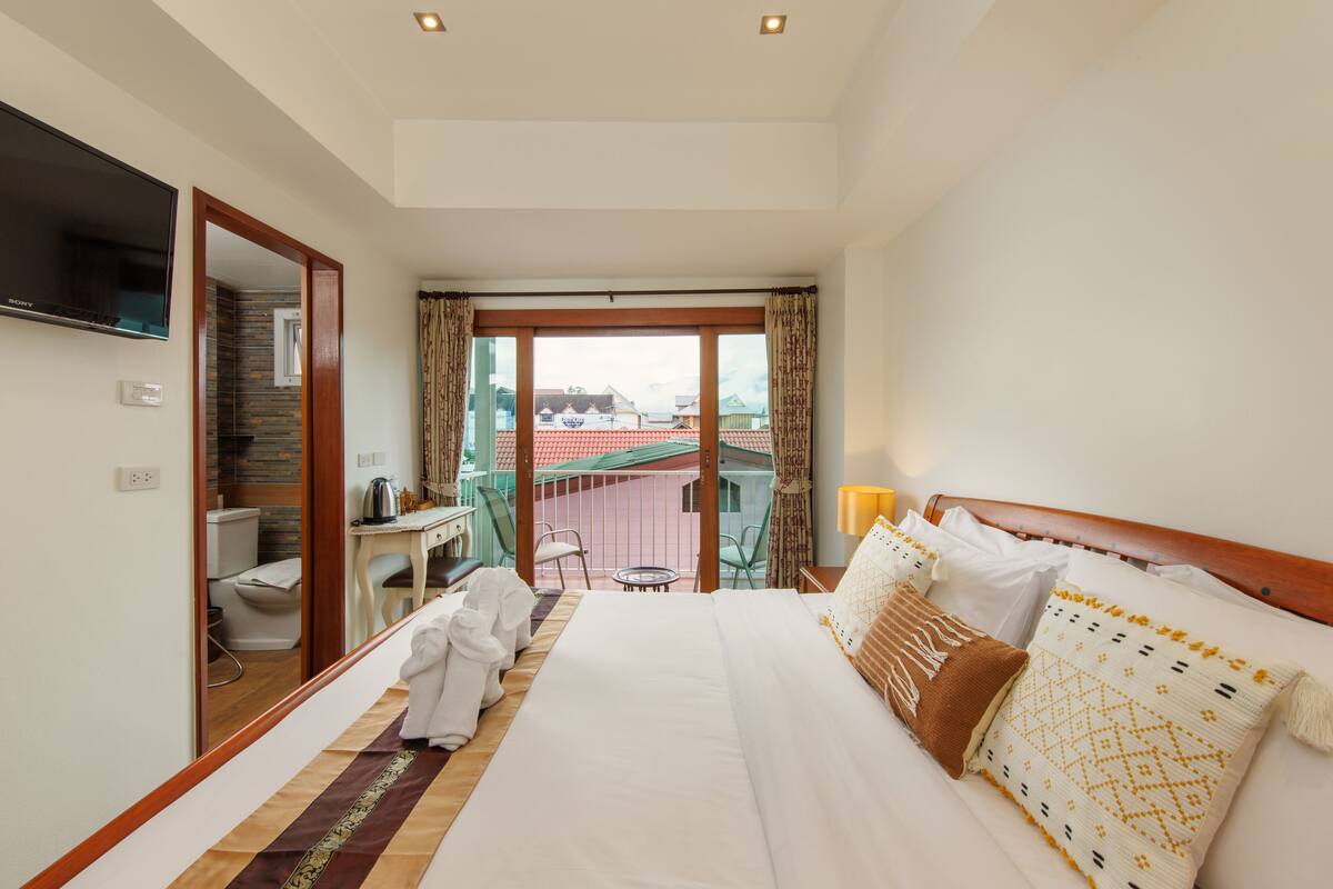 Phòng Tiêu chuẩn, 1 giường cỡ king, không hút thuốc, ban công | Minibar, màn/rèm cản sáng, nôi (giường cho trẻ sơ sinh) miễn phí 
