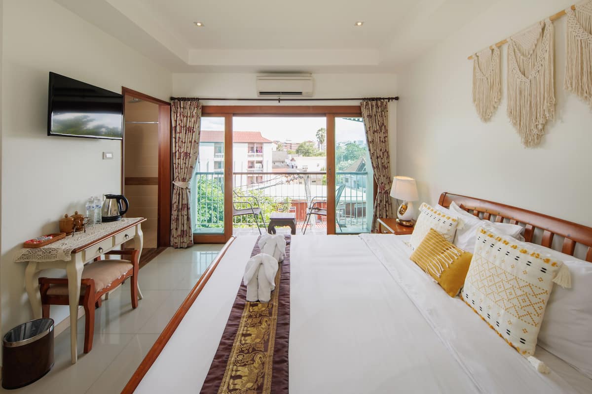 Deluxe Room, 1 King Bed, Balcony | Minibar, blackout curtains, free cots/infant beds, free WiFi