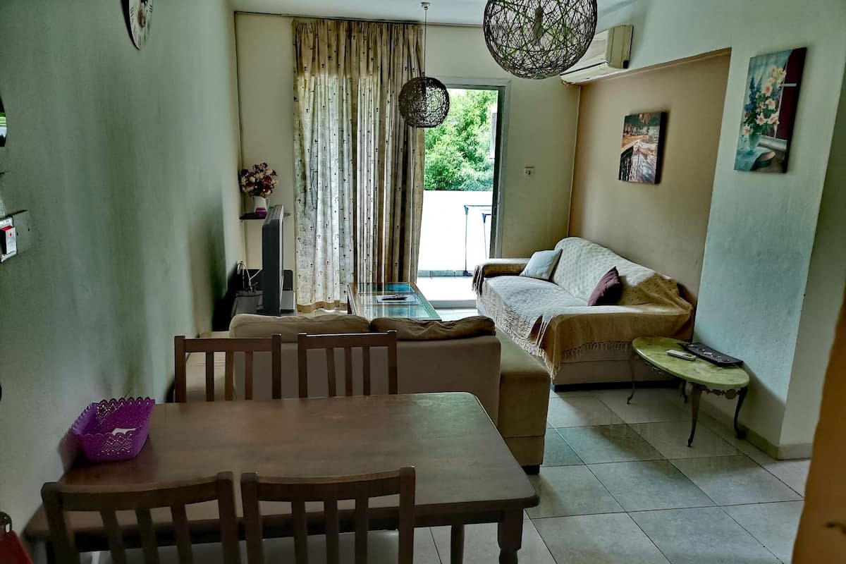 Apartment, 2 Bedrooms, Balcony, Mountain View | Living area | Flat-screen TV