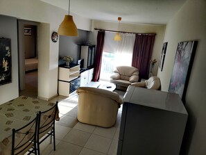 Family Apartment, 2 Bedrooms, Non Smoking, Partial Sea View | Living area