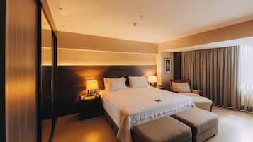 Suite, 1 Tempat Tidur King, dapur kecil, pemandangan laut | Minibar, brankas, dan didekorasi berbeda-beda