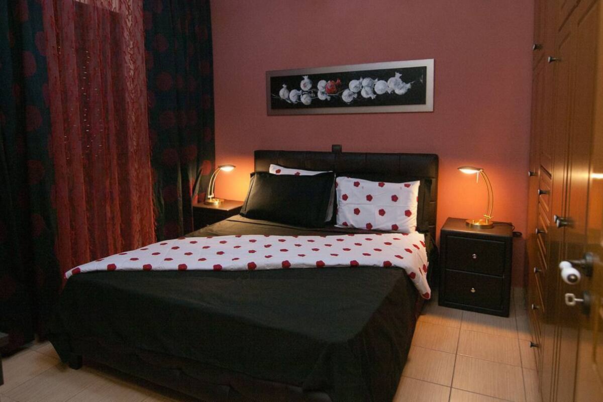 Apartamento, 1 quarto | Roupas de cama premium, cofres nos quartos, escrivaninha