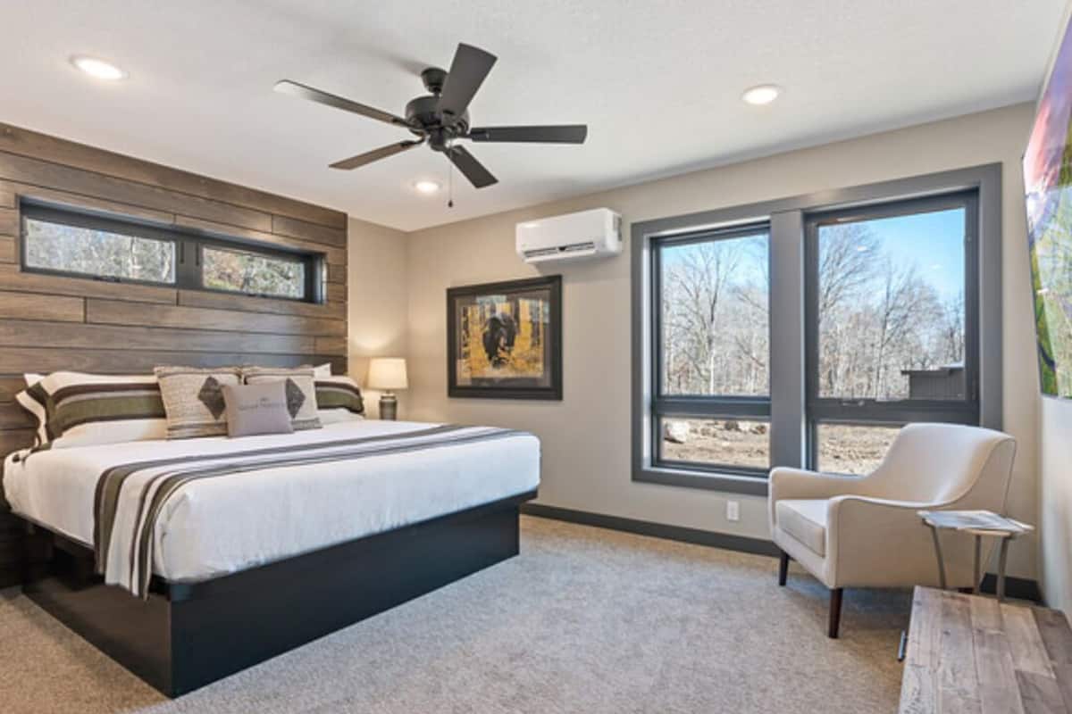 2 Bedroom Woodsmoke Cabin | 3 bedrooms, premium bedding, individually decorated, iron/ironing board