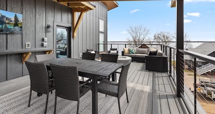Quarterdeck Resort & Restaurant
