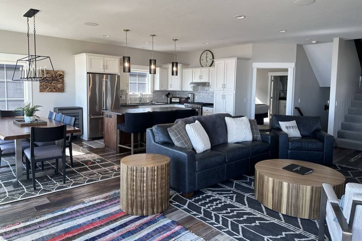 5 Bedroom Lake House | 3 bedrooms, premium bedding, individually decorated, iron/ironing board