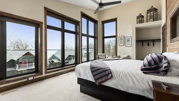 5 Bedroom Lakeview Loft | 3 bedrooms, premium bedding, individually decorated, iron/ironing board