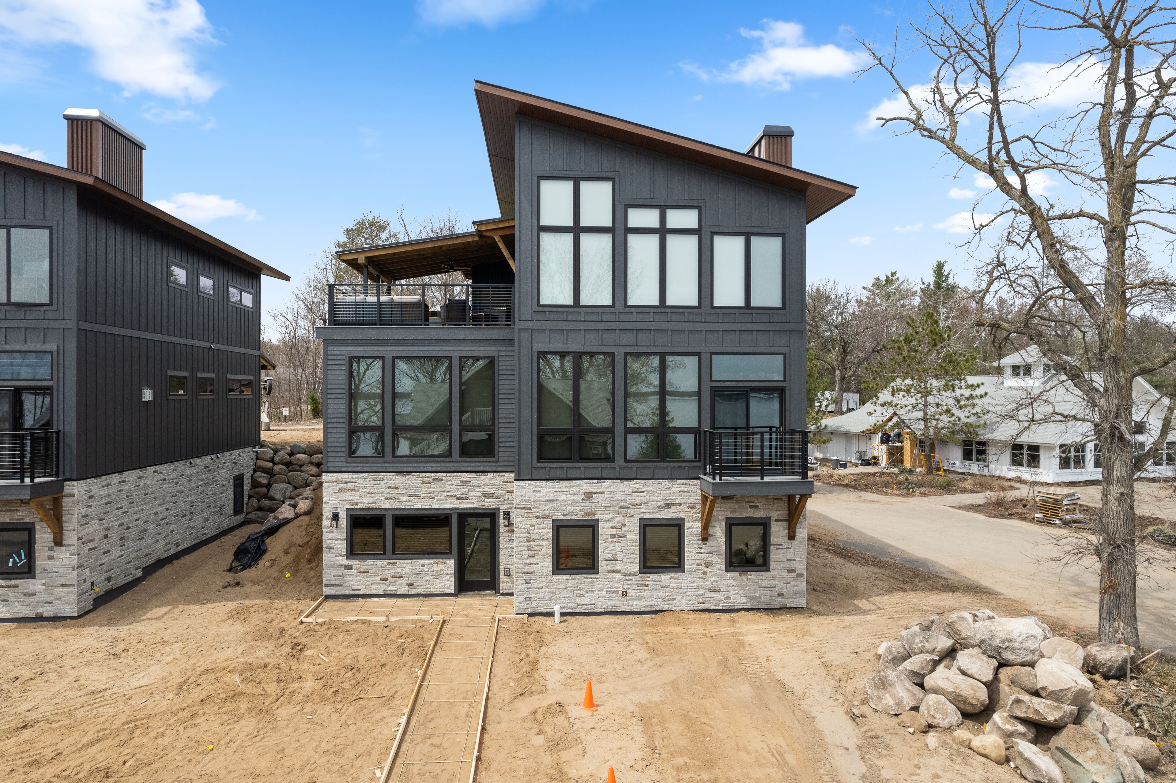 5 Bedroom Lakeview Loft | Premium bedding, individually decorated, iron/ironing board, free WiFi