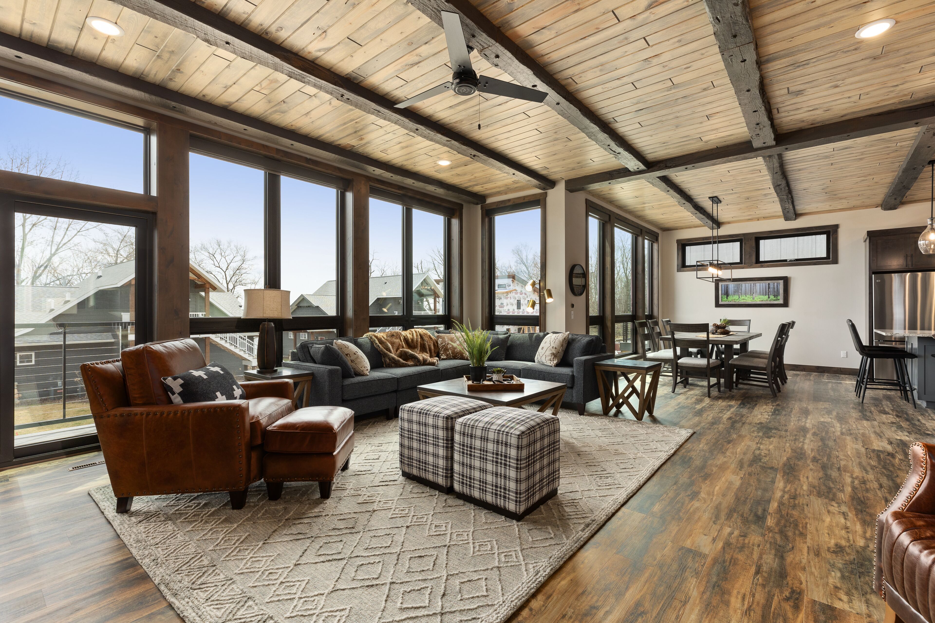 5 bedroom lakeview loft | living area | 42-inch tv with satellite channels