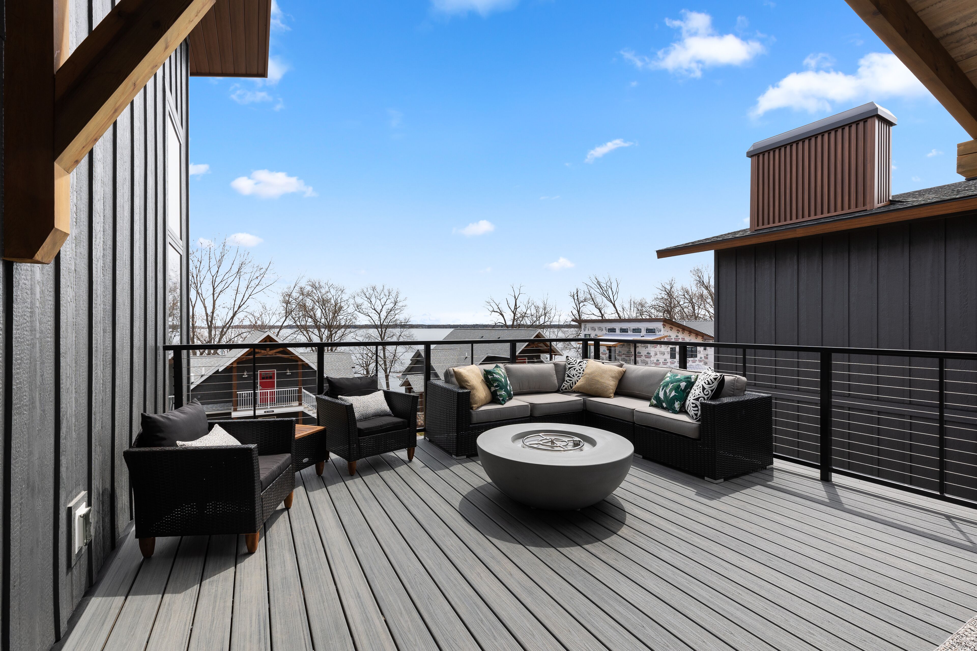 5 Bedroom Lakeview Loft | Terraza o patio