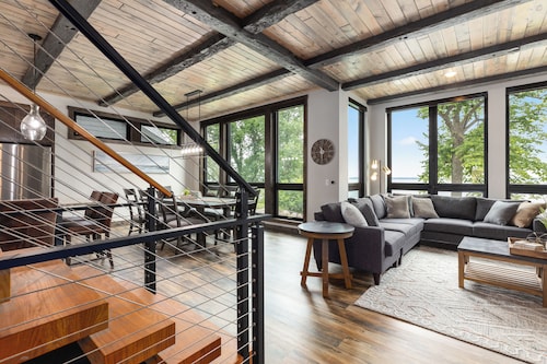 Quarterdeck Resort & Restaurant