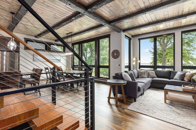 Quarterdeck Resort & Restaurant