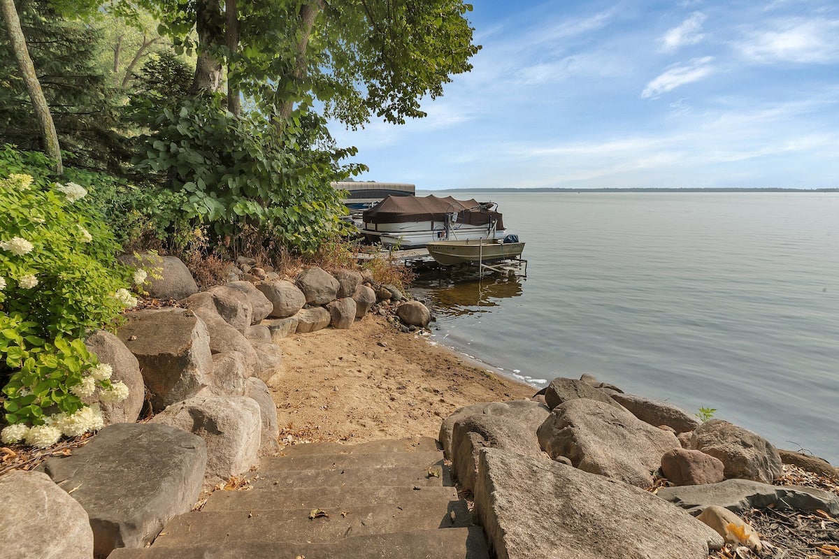 5 Bedroom Private Lake House | 3 bedrooms, premium bedding, individually decorated, iron/ironing board