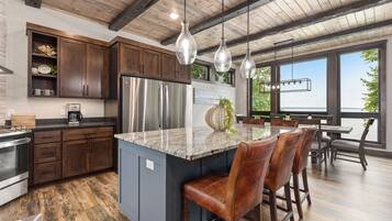 5 Bedroom Lakefront Loft | Private kitchen | Microwave, coffee/tea maker, toaster, cookware/dishes/utensils