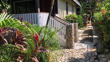 Basic-FerienhĂŒtte, 2Â Doppelbetten, Gartenblick, am Strand