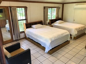 Garden View, Two Double Beds (WE11) - Coconut Tree West End (Roatan)