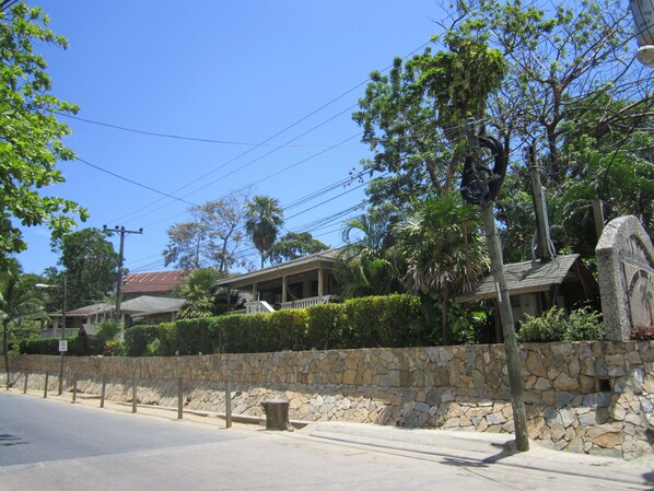 Unclassified image, 1 of 18, button