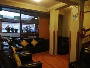 Lobby sitting area - Wayna Inka (Cusco)