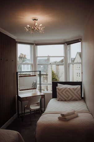 Tripla Standard, bagno in camera | Ferro/asse da stiro, culle/letti per bambini (gratuiti), Wi-Fi gratuito