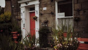 Vista frontal de la propiedad