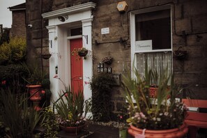 Front of property - 16 Pilrig Guest House (Edinburgh)