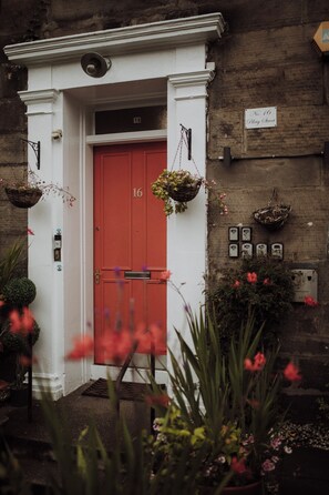 Front of property - 16 Pilrig Guest House (Edinburgh)