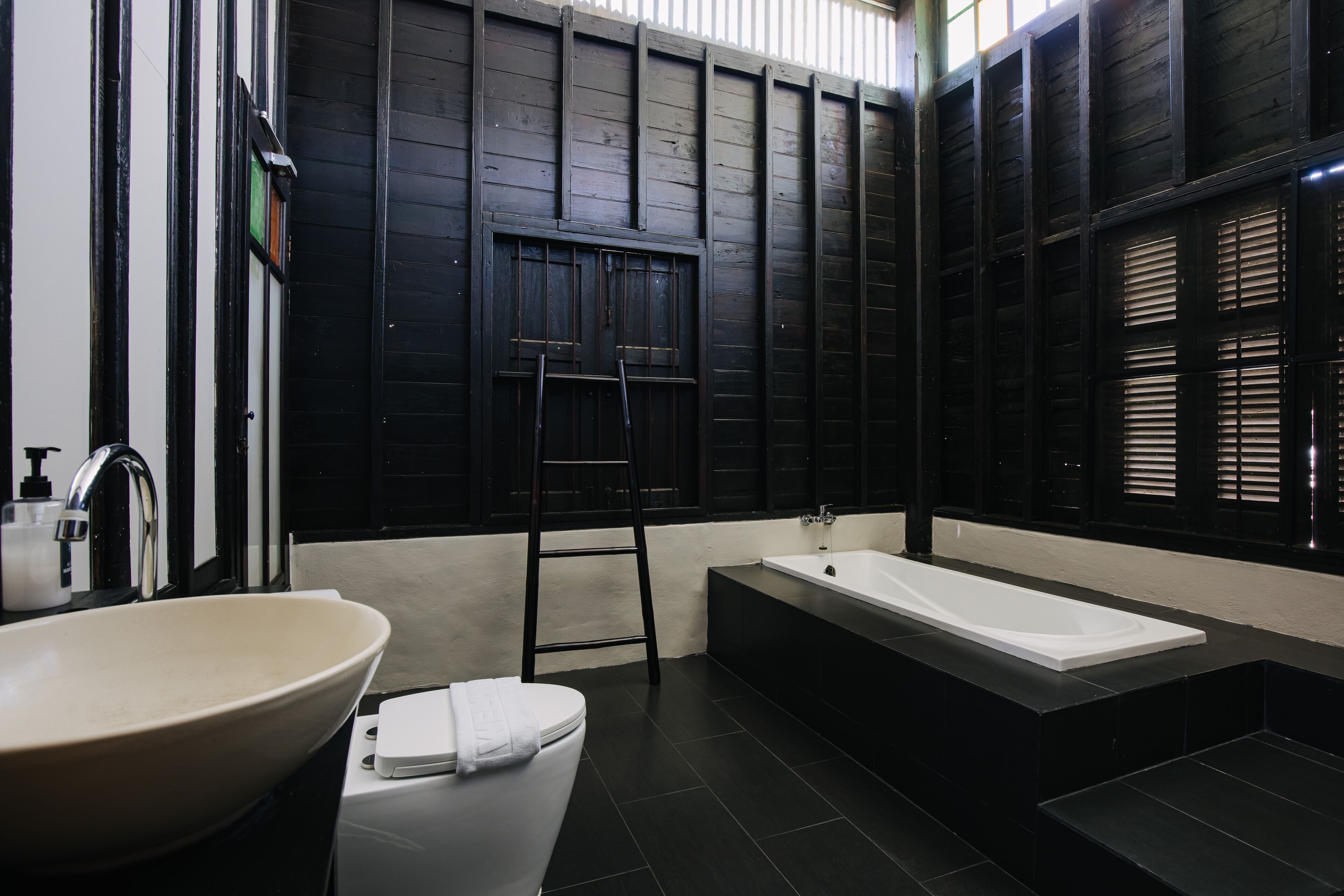 family suite, 2 bedrooms | bathroom | separate bathtub and shower, deep-soaking bathtub, free toiletries