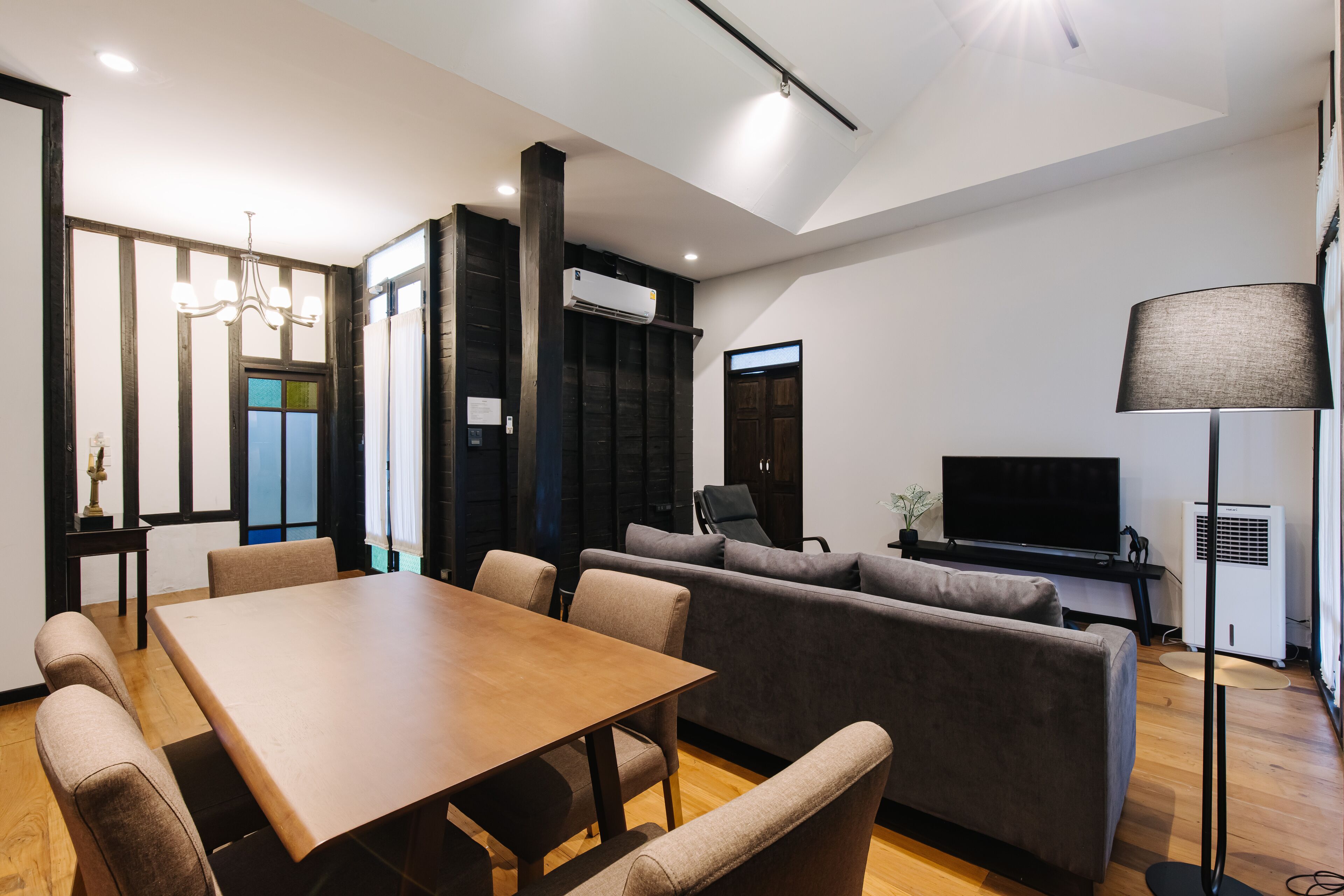 family suite, 2 bedrooms | living area | 32-inch lcd tv with cable channels, tv