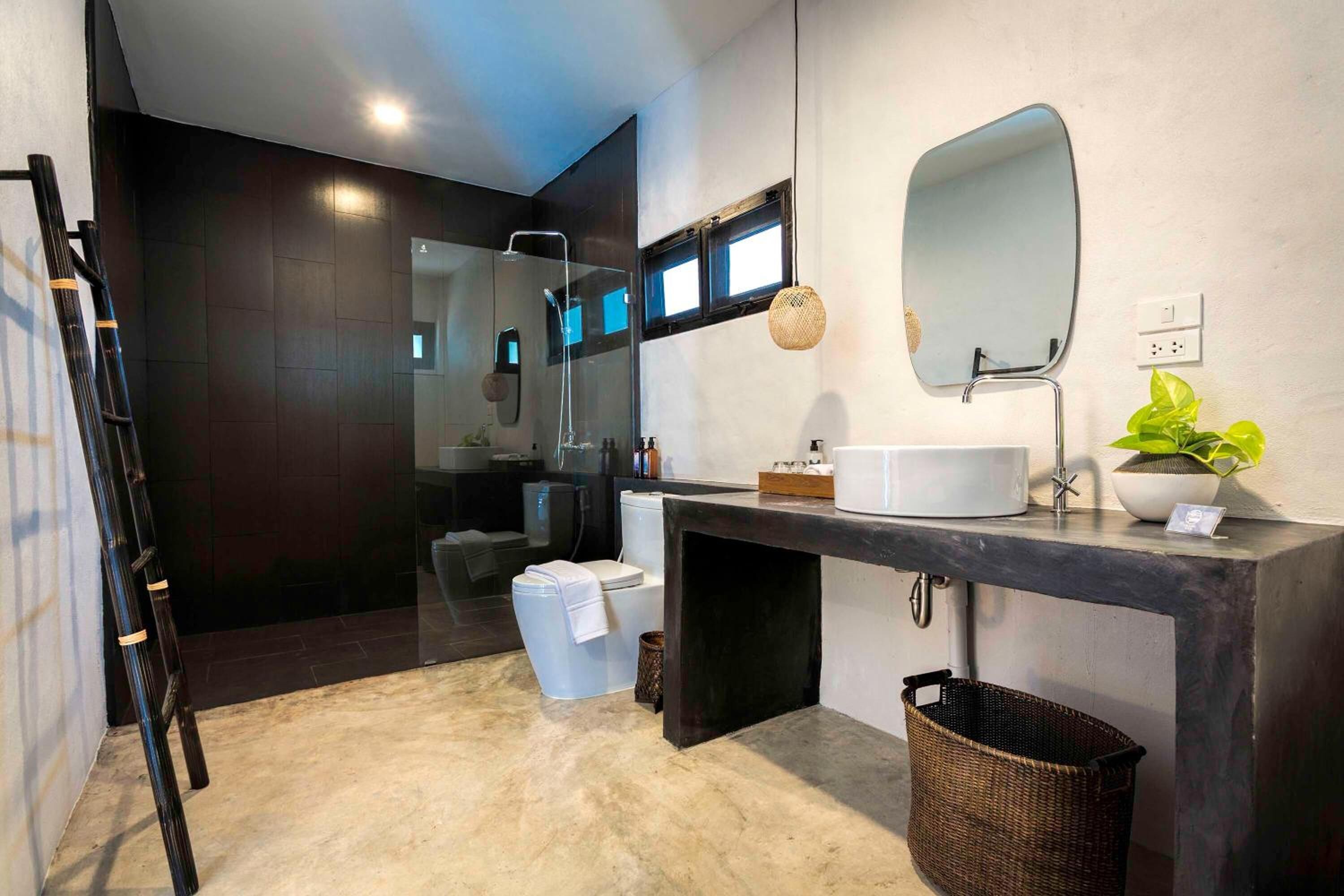 separate bathtub and shower, deep-soaking bathtub, free toiletries