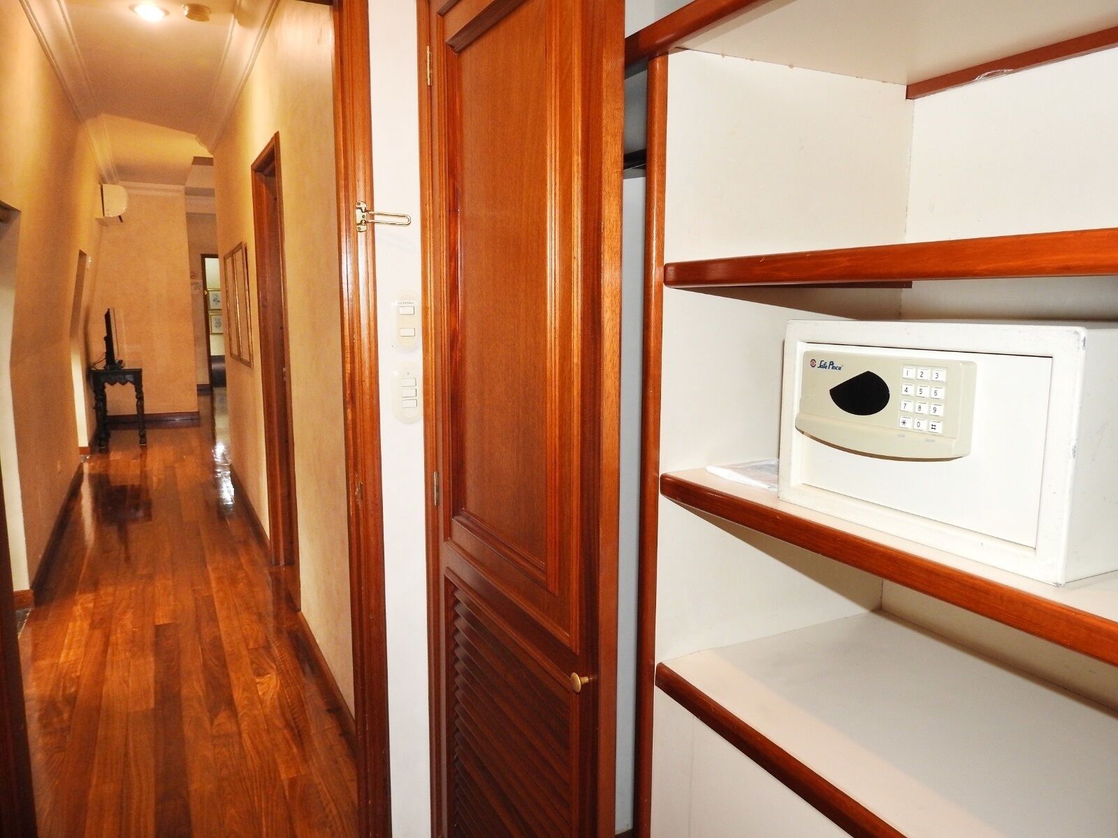 exclusive apartment, 2 bedrooms | 1 bedroom, in-room safe, desk, laptop workspace