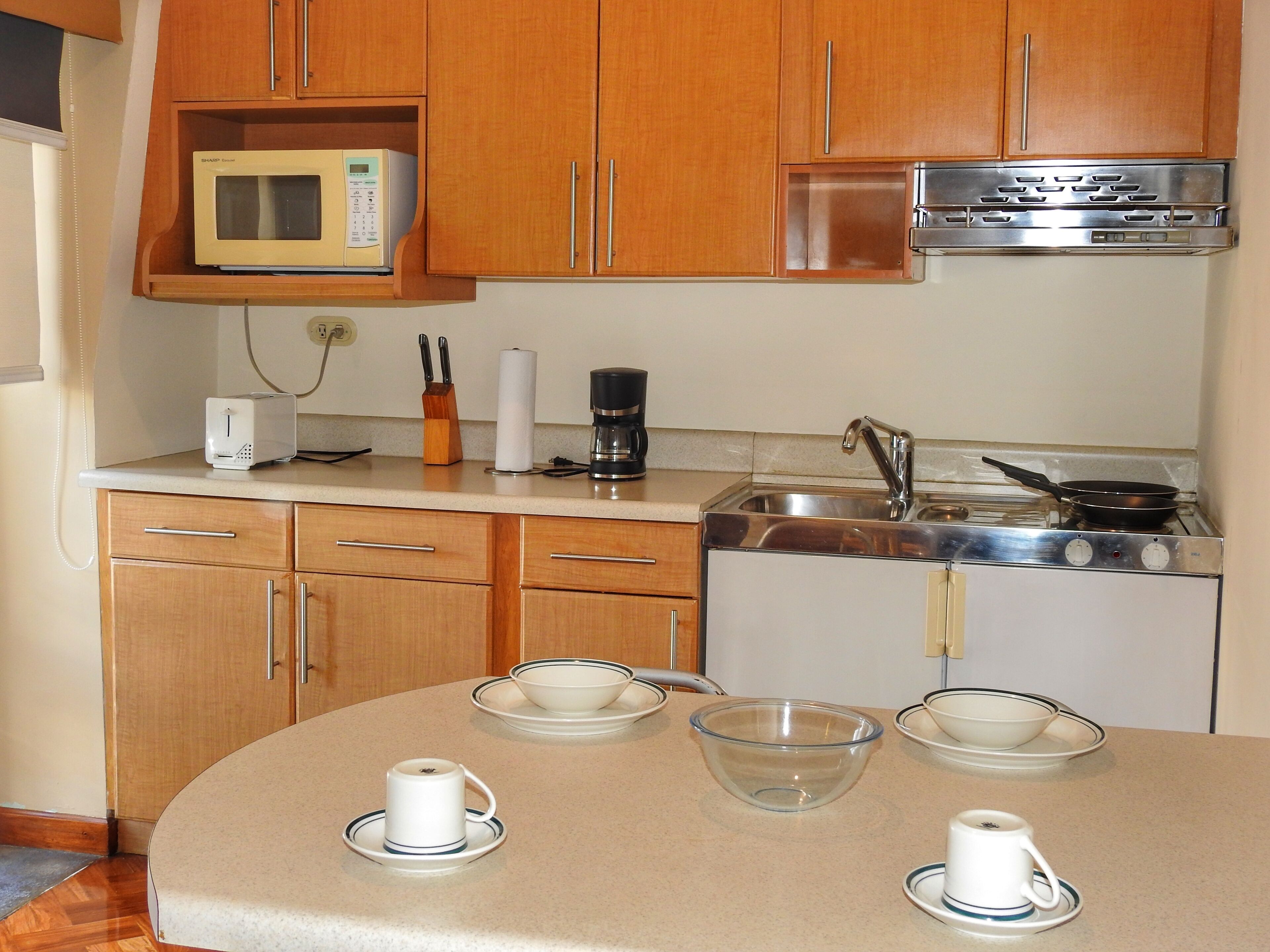 deluxe suite | private kitchen | coffee/tea maker, electric kettle