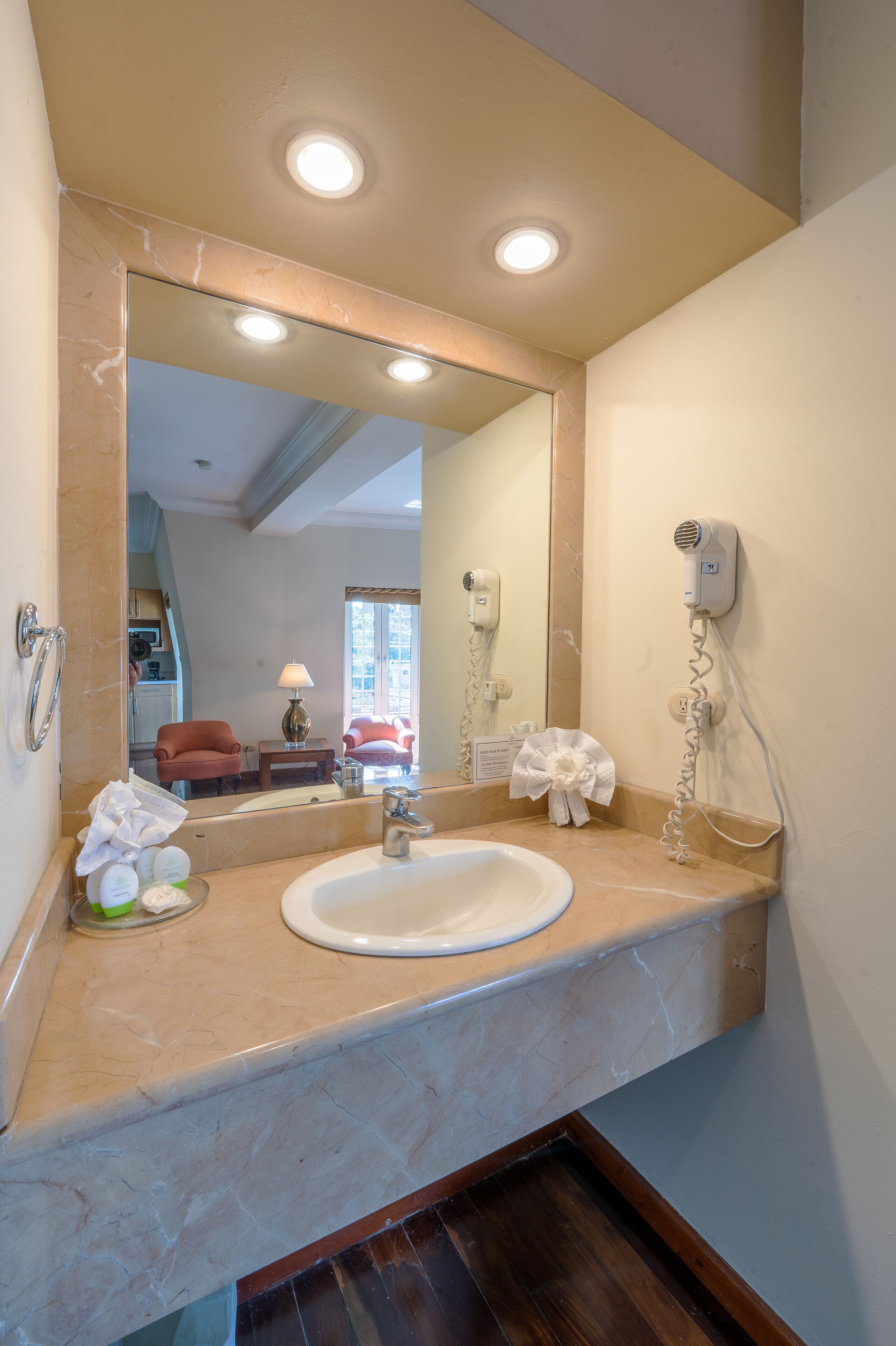 deluxe suite | bathroom | shower, free toiletries, hair dryer, towels