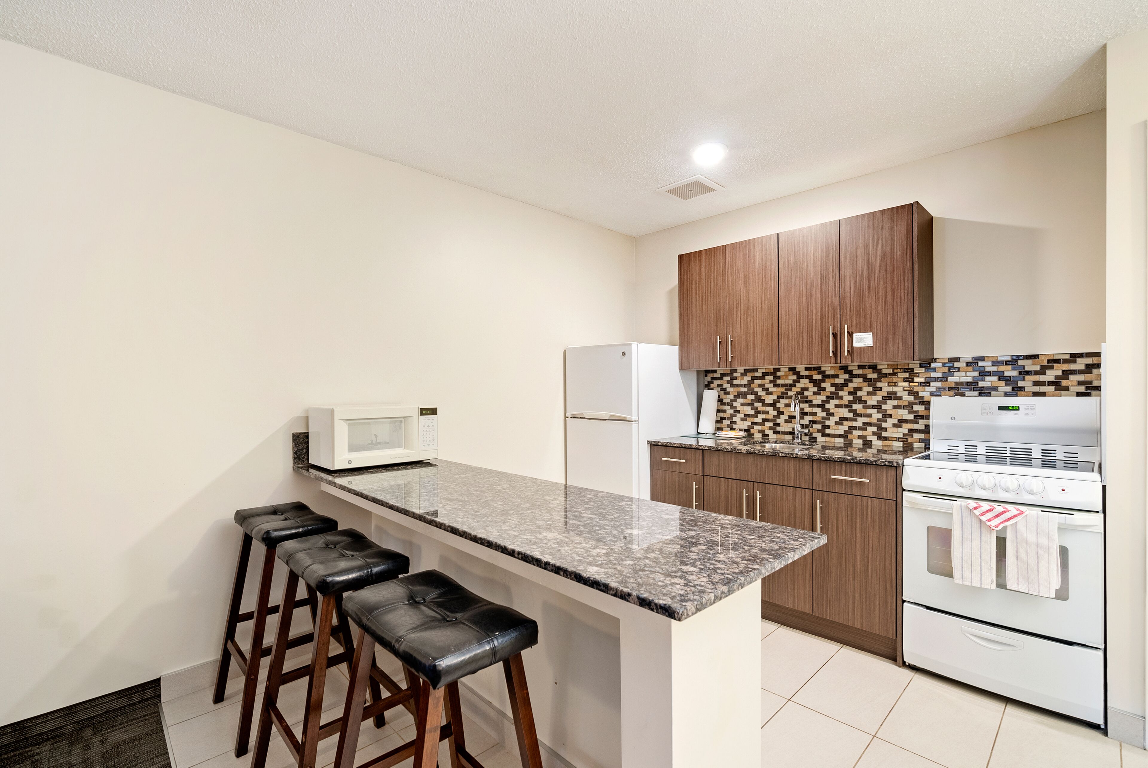 fridge, microwave, coffee/tea maker