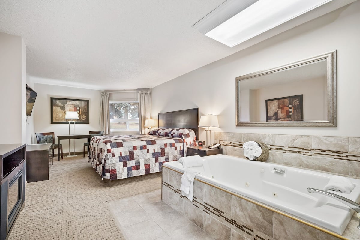 Romantische suite, 1 kingsize bed | Een bureau, gratis babybedden, gratis wifi, beddengoed