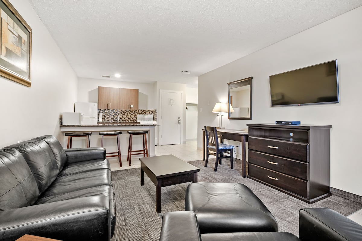 Kitchenette, 1 Bedroom, Non Smoking | Een bureau, gratis babybedden, gratis wifi, beddengoed