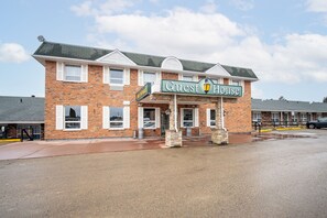 Exterior - Guest House Inn & Suites (Edson)
